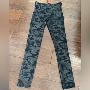 Spanx Look at me now Camouflage Faux Leather Ankle Leggings